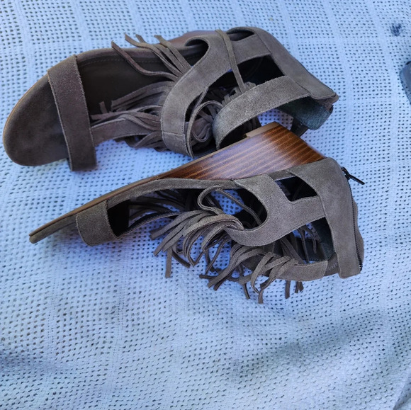 Steve Madden‎ gray Fringe Sandals 7.5 - Picture 5 of 11